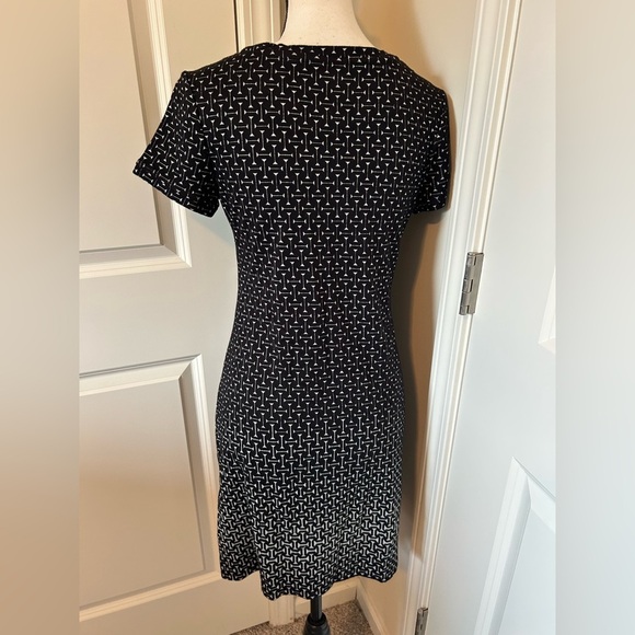Short sleeve Black and White Patterned Dress fitted cotton - Picture 2 of 3